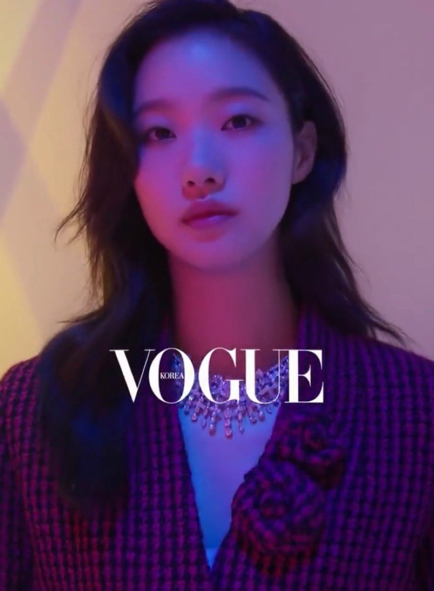 샤넬 모델 자랑 너무 잘해서 짜증나…..