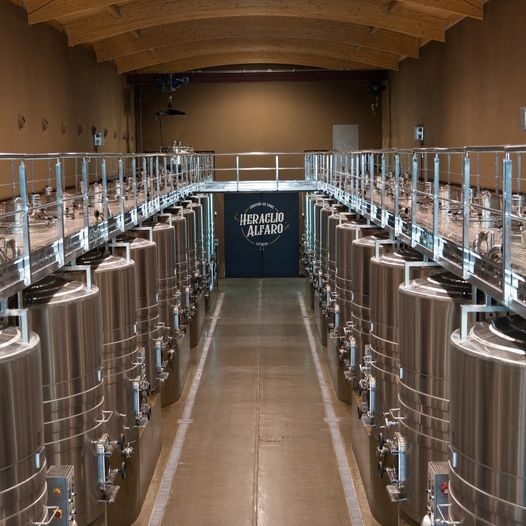 HeraclioAlfaro's tweet photo. La #fermentación de nuestros vinos, se lleva a cabo en los 22 depósitos realizando ligeros remontados para conseguir una extracción selectiva y preservar toda la #uva.
#GrupoTerrasGauda #SomosTerrasGauda #HeraclioAlfaro #Rioja #vino #RiojaDOCA #Riojawine #winelovers https://t.co/nz3jPek9U6