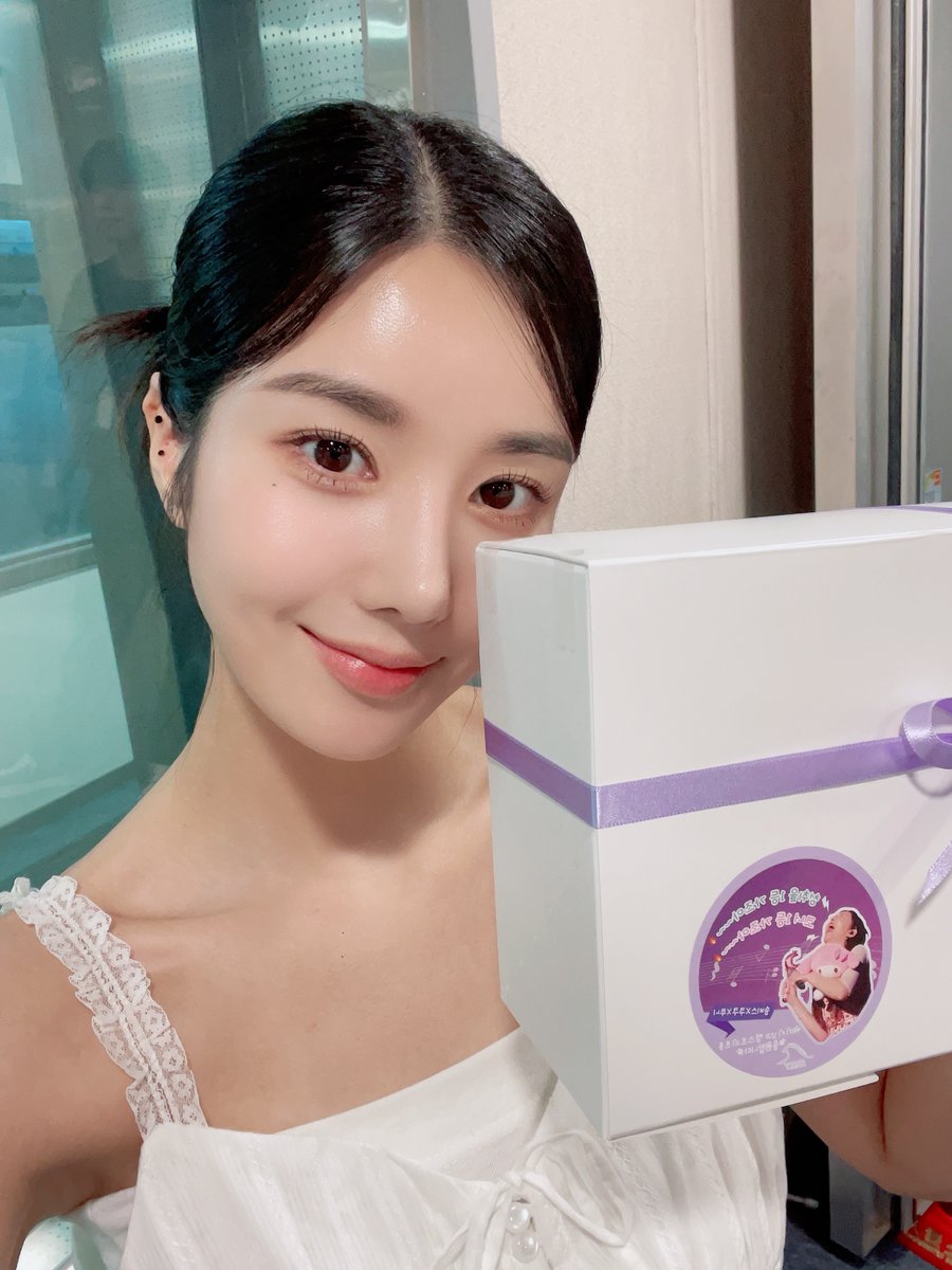 [💡] #루비 여러분!
잠시 후 PM 8:00 SBS 파워FM #권은비의영스트리트
#은비 가 출연합니다.

난 월요일도 행복해...왜냐고...?
은비와 함께 하는 한 주의 시작이니까...❤‍🔥

#권은비 #KWONEUNBI
#영스트리트