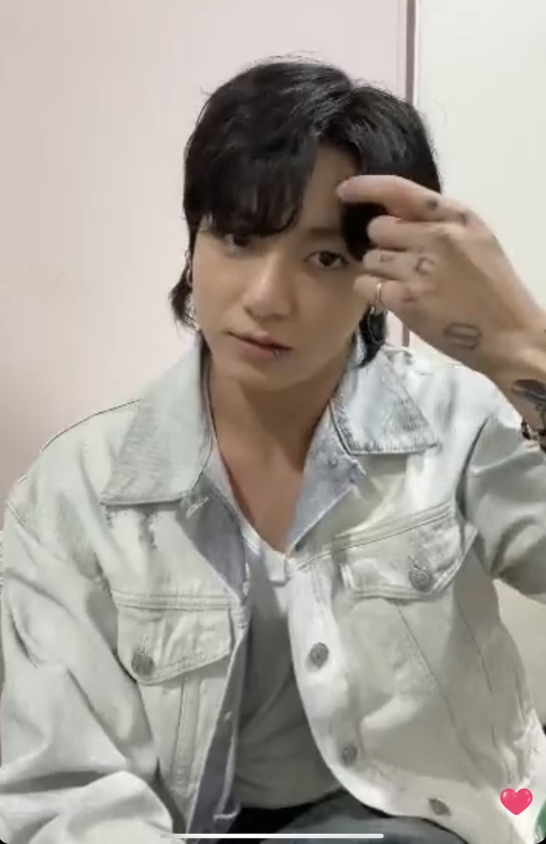rxzelyn's tweet photo. 🐰 #JungKook https://t.co/iLF5oK2wT9