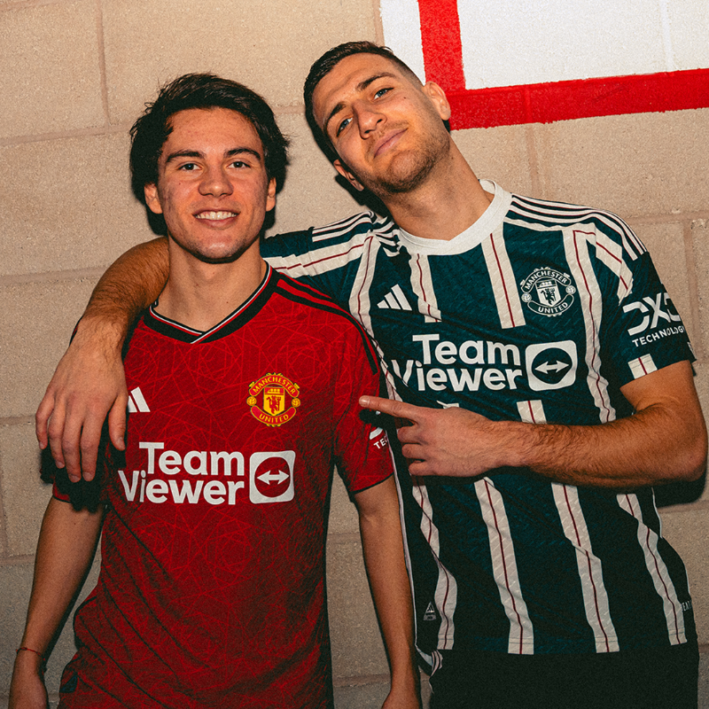 ManUtd's tweet photo. Home &amp; away ❤️💚

@FPellistri07 🤝 @DalotDiogo 🤳

#MUFC