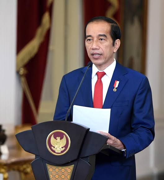 Terkait Congornya Rocky Gerung Yang Mencaci Presiden Jokowi (BAJINGAN) Darah Gue Mendidih Sebagai Pendukung Presiden Jokowi. Gue Keliling Di TL Siapa Yang Setia Terhadap Presiden Jokowi Hari Ini KELIHATAN 😡😡 #TangkapRockyGerung #TangkapRockyGerung