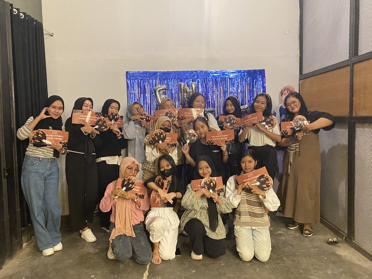 engenetegal's tweet photo. ✨ NOBAR FATE ENHYPEN D2 BY ENGENE TEGAL ✨

#FATE_IN_SEOUL #ENHHYPEN #FATE_IN_SEOUL_DAY2 #ENGENE https://t.co/vcIm2gpTvP