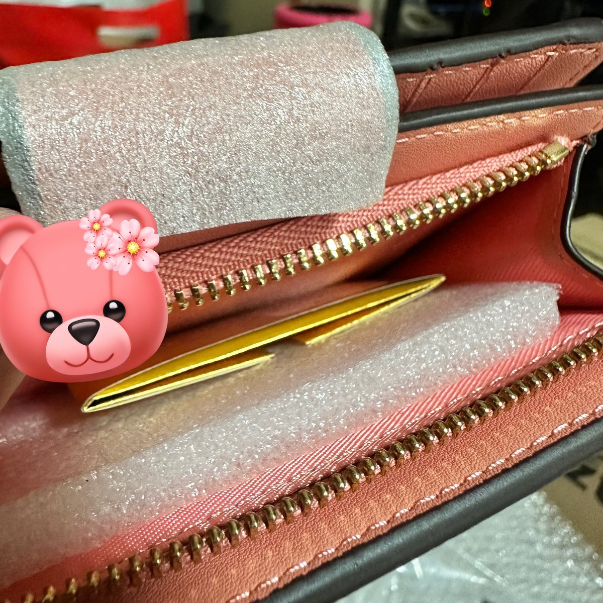 KARASU92459's tweet photo. 本日ヤマト便にて当選者16名分全ての発送を完了しました。

⛩️8/4の極開運日にお札を入れるなりしてご使用ください。お財布の中に御金神社の金運お守り入ってるよ。 https://t.co/9GO51y8sZr