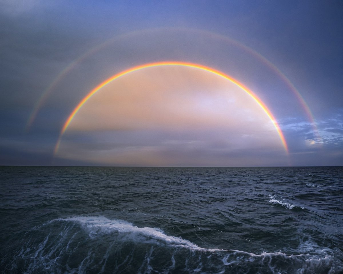 📷 Двойная радуга над Каспийским морем

Снято с судна в водах Северного Каспия в рамках экспедиции по изучению природной среды в районах пробуренных морских скважин. Автор фото – Ольга Семисотова: 

rtraveler.ru/community/user…