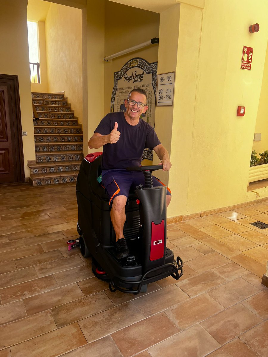 Laura______G's tweet photo. Our Valet Guachi is delighted with our new floor cleaning machine for the common areas - making it easier to carry out this task and keeping our Resort clean!👍🏼 #ResortImprovements #RoyalSunsetBeachClub @Marga_MartinH @ClaudiaGMorell @Minerva_VT @EmmaJayneWoodie @RuthMcgowan_ https://t.co/BBPHTfarCP