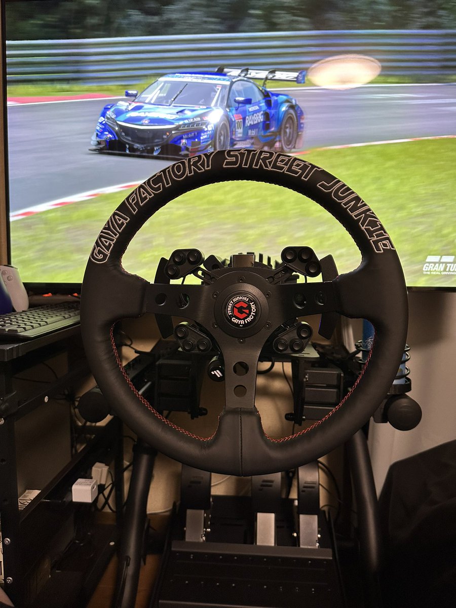 MINUTA_SB01's tweet photo. ハンドルバージョンアップした(o>ω<o)

@GayaFactory
@io_dele

#GT7#Trak Racer#FANATEC#GT DD PRO https://t.co/uhVgT4lkLq