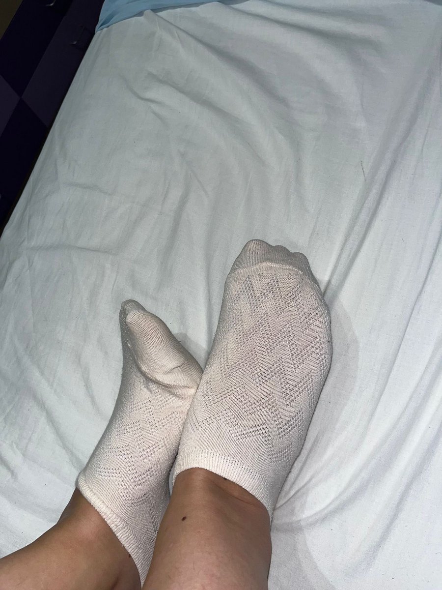 emisaz02's tweet photo. New here😈🔥

#feetseller #feet #feet_pic #feetfethish #feetfinder #feetpicsforsales #bestfeet #feetfetiche #PiesBonitos #fetichista https://t.co/7CSOd2jHhj