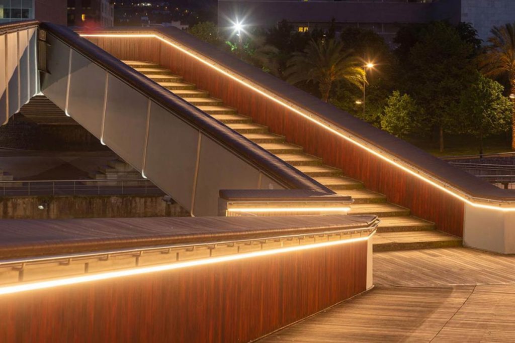 CDICV's tweet photo. ENMARCAR LA ARQUITECTURA CON ILUMINACIÓN LINEAL
+info: https://t.co/ZtMKd3dFqS
#CDICV #LaCasaEAD #Lluria #light #lightingdesign #interiordesign https://t.co/7TtqDGZcg4