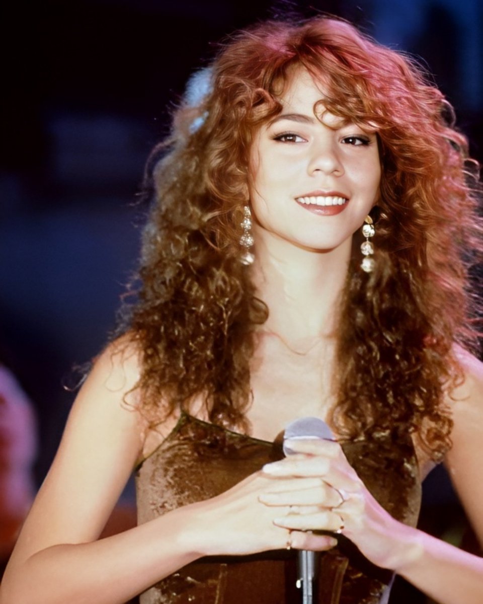 fanmariahrussia's tweet photo. Our favorite Diva in the early 90s⭐😍❤️‍🔥⠀
⠀
#Mariah #MariahCarey #Lambily #Lambs #1990 #FanMariahRussia #MC #MiMi #MariahPopDiva #MariahQueen #MariahIdeal #MariahIcon #StyleIcon #Legend #FavoriteSinger #TheBestMariahCarey https://t.co/4B0dRo85Nw