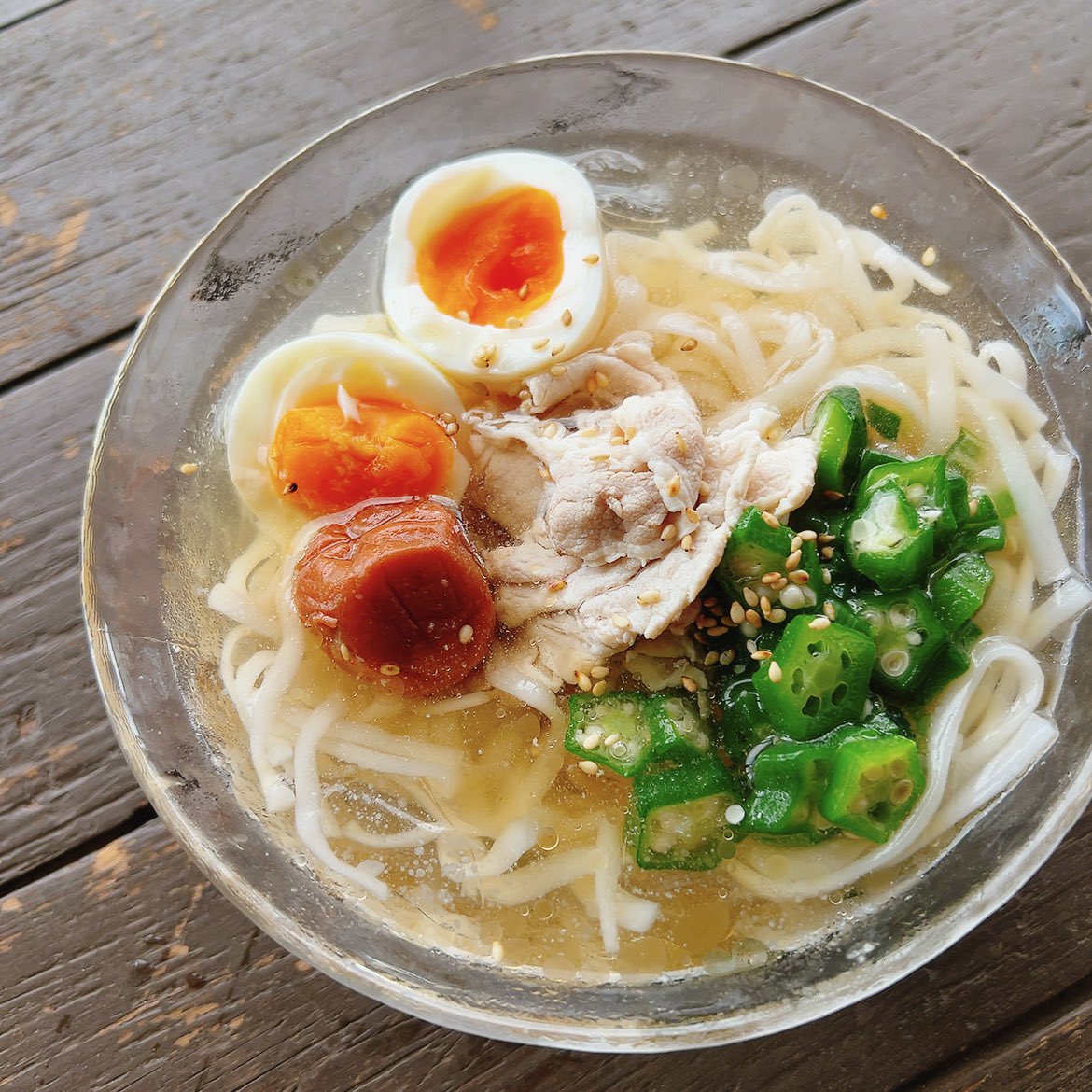 emiry_oinari's tweet photo. 麺13kcal、食物繊維10.7g、食べる時は水切るだけの糖質0麺強すぎんか🍜

疲れてなんもしたくない時、食べすぎたあとの調整食はだいたい糖質0麺に頼る。白だし水で割って麺入れて冷蔵庫にあるものぶち込む。旨いのに太らん。 https://t.co/CoGB2bVfvu