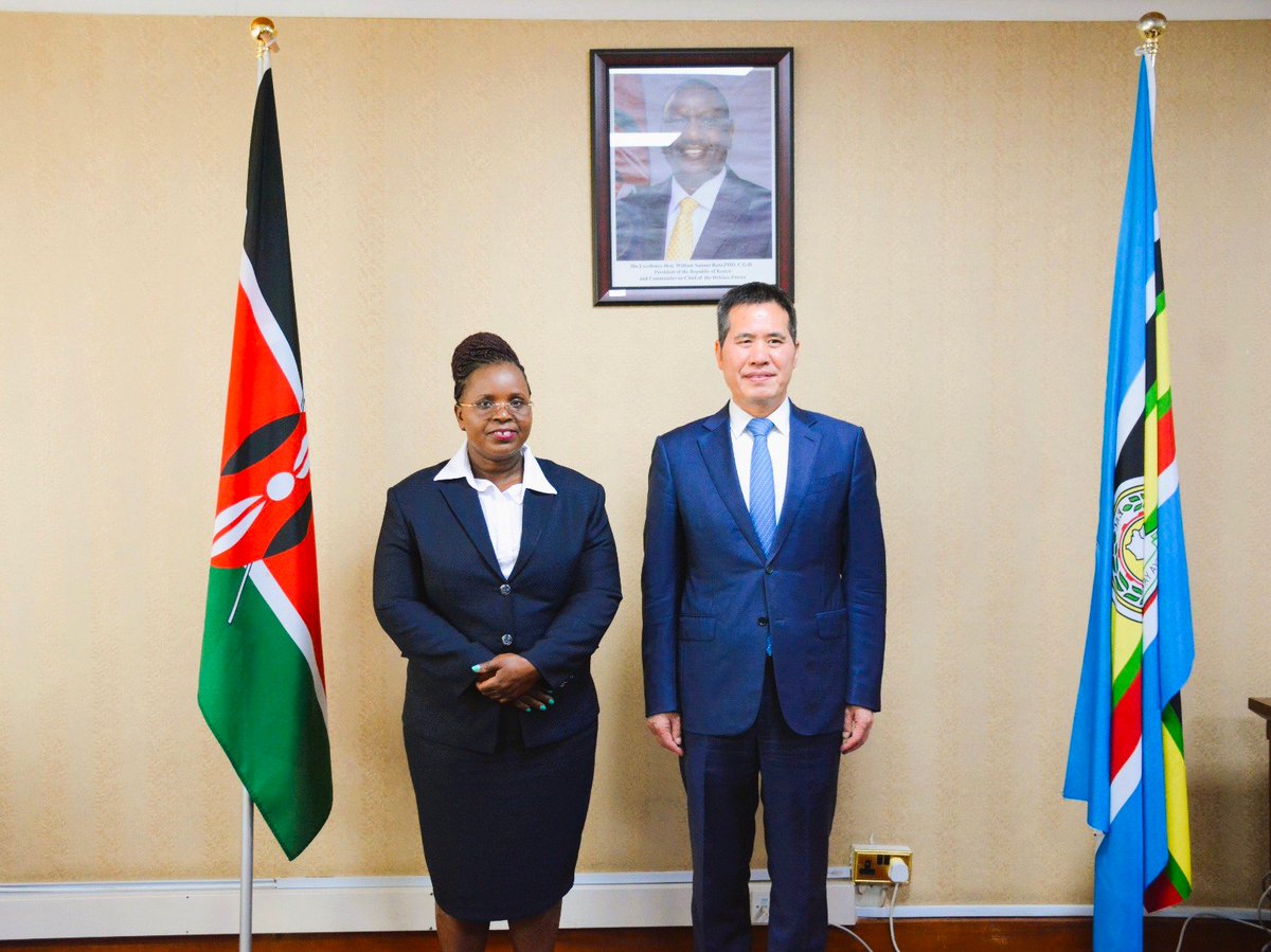 peninah_malonza's tweet photo. I had the privilege of hosting China's ambassador to Kenya, H.E Zhou Pingjian, who paid me a visit. We discussed ways of deepening cooperation between Kenya and China, particularly through establishment of a Chinese Cultural Centre in Nairobi. https://t.co/hFUoK8ujTq