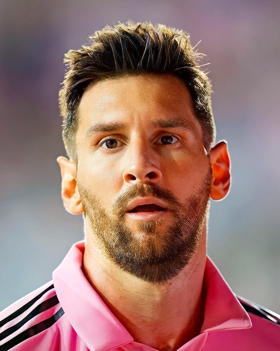 The numbers of 'Hat-tricks' without penalties:

🇦🇷 Aguero - 10
🇵🇱 Lewandowski - 16
🇺🇾 Suarez - 21
🇵🇹 Ronaldo - 28
🇦🇷 Messi - 42

Leo Messi is the only non-striker in the list… 🐐