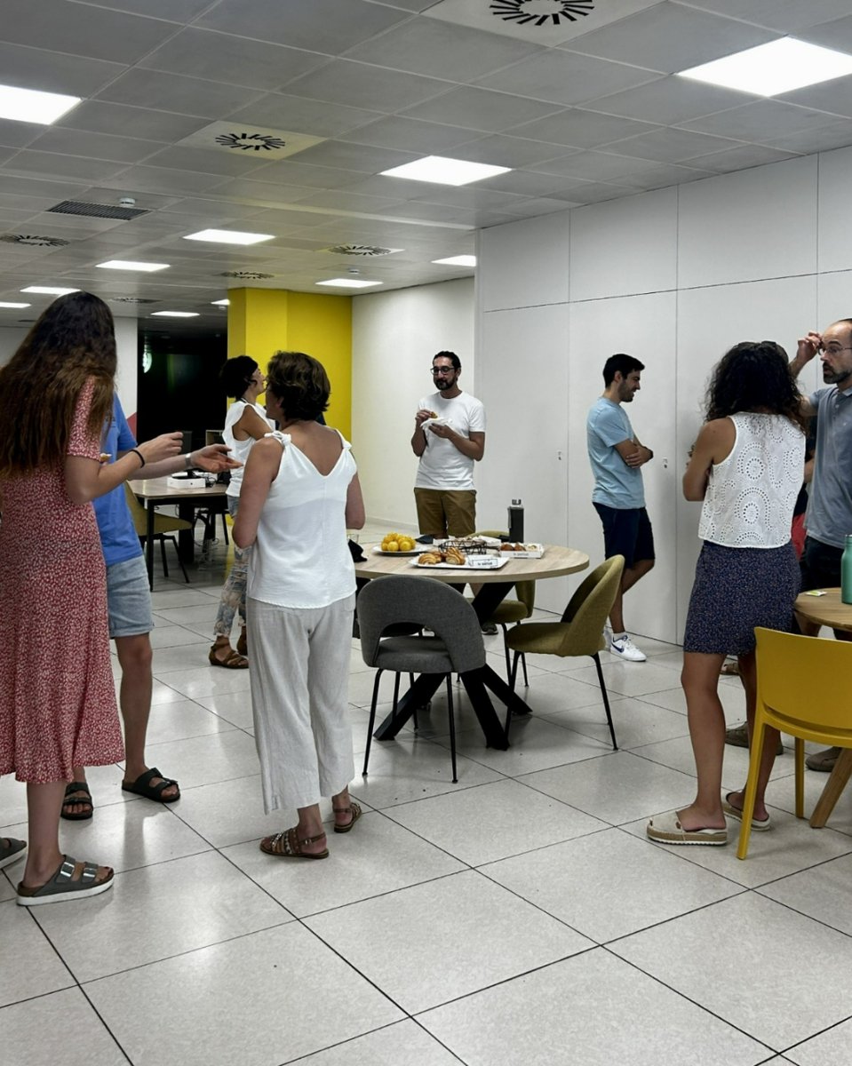 El dijous vam esmorzar millor que mai amb una increïble #presentació d'en Karles Martinoy que, com a informàtic artesà, ens explica com en un món amb constants avenços tecnològics, el sector agrari no es queda enrere.
