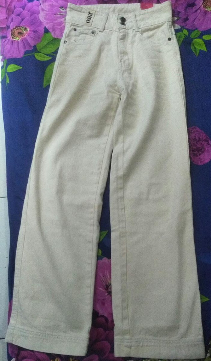 pvhase's tweet photo. WTS PRELOVED HIGHWAIST JINIS0

‼️ belum dipake sama sekali, dijual karena kekecilan dibagian pinggul

– size 27
– full tag &amp; masih mulus banget
– exclude adm oren yaw!
– dp 50% 
– warna broken white

💰 15*k boleh nego
(harga beli 160k) 

#zonauang #zonaba #zonajajan #zonabu https://t.co/PVjEBRO8T8