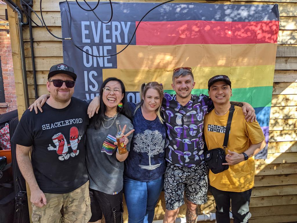 SweetDiegoBand's tweet photo. Thank you High Wycombe! 🏳️‍🌈
The Flint Cottage's Pride visibility day was banging, the sun shone for us and we had a right party 🤟 Shout out to @junkseason for the photos and being top bois 🤝 honestly, check them out on Spotify, they've got tunes! Hope to share the stage again ❤️ https://t.co/6fK0RjNdk7