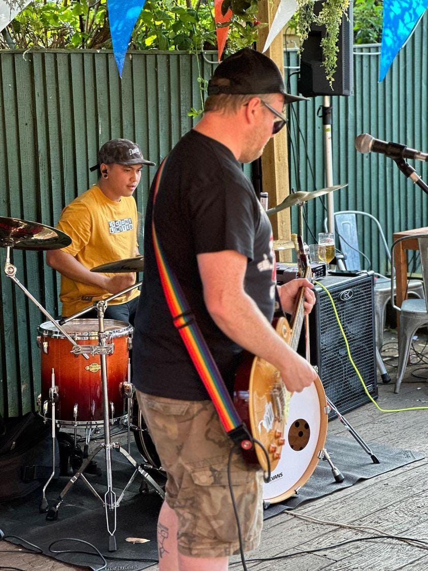 SweetDiegoBand's tweet photo. Thank you High Wycombe! 🏳️‍🌈
The Flint Cottage's Pride visibility day was banging, the sun shone for us and we had a right party 🤟 Shout out to @junkseason for the photos and being top bois 🤝 honestly, check them out on Spotify, they've got tunes! Hope to share the stage again ❤️ https://t.co/6fK0RjNdk7