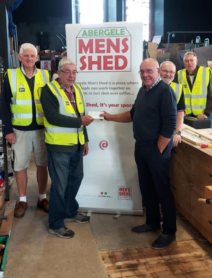 PGLNorthWales's tweet photo. Dinorben Lodge 8580 donate £100 to the Abergele Mens Shed. This donation will help with the general running of the shed to provide a safe and secure place for men to be together.
#Freemasons https://t.co/WOmH349ybc