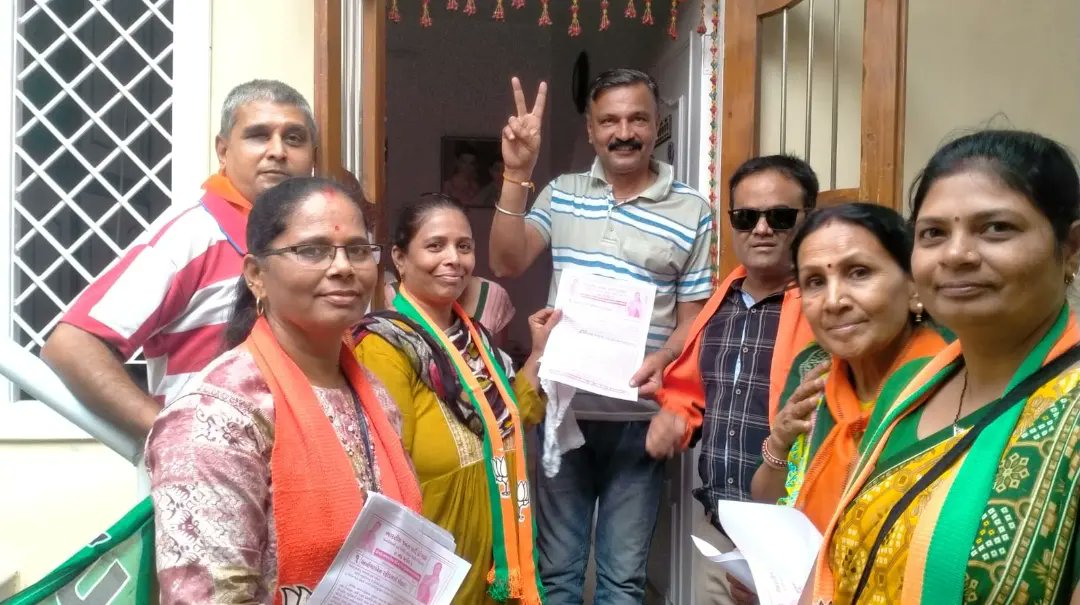 BJP4DHG's tweet photo. આજરોજ આગામી પેટા ચૂંટણી અંતર્ગત ધાંગધ્રા શહેર સંગઠન દ્વારા વોર્ડ નંબર 6 ના ઉમેદવાર @anishaben86551 જી ના પ્રચાર અંતર્ગત વોર્ડ નંબર 6 માં ડોર ટુ ડોર જઈને પ્રચાર નો પ્રારંભ કર્યો. જેમાં પાર્ટીના હોદ્દેદારશ્રીઓ મોટી સંખ્યામાં જોડાયા હતા
@Hitendrasinhbjp @CRPaatil
@BJP4Gujarat https://t.co/6gFzVa4wB8