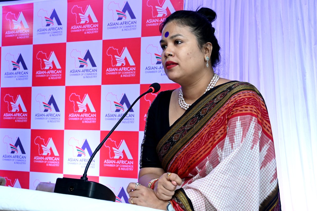 rosalinpatsani's tweet photo. Became the Guest Speaker for ASIAN AFRICAN CHAMBER OF COMMERCE AND INDUSTRY. Thank you Dr.Lita Ji. Grateful 🙏
#Aacci #networking #rosalinpatasanimishra
#parichayfoundation https://t.co/lDw1hV3Npz