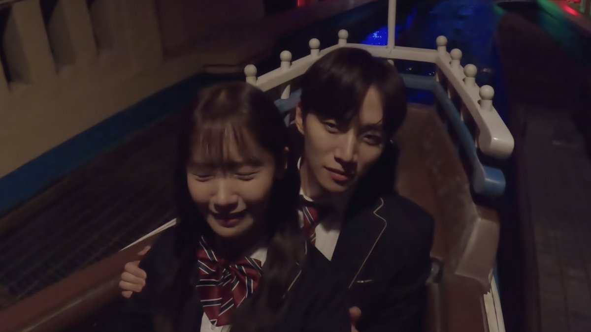 chaesongrainn's tweet photo. cant stop replaying their amusement park date.. one of my favorite tropes and they more than delivered 🥹

#임윤아 #LimYoonA #LeeJunho #이준호 #KingTheLand #킹더랜드 #KingTheLandEp14 https://t.co/ycAC7SHMK1
