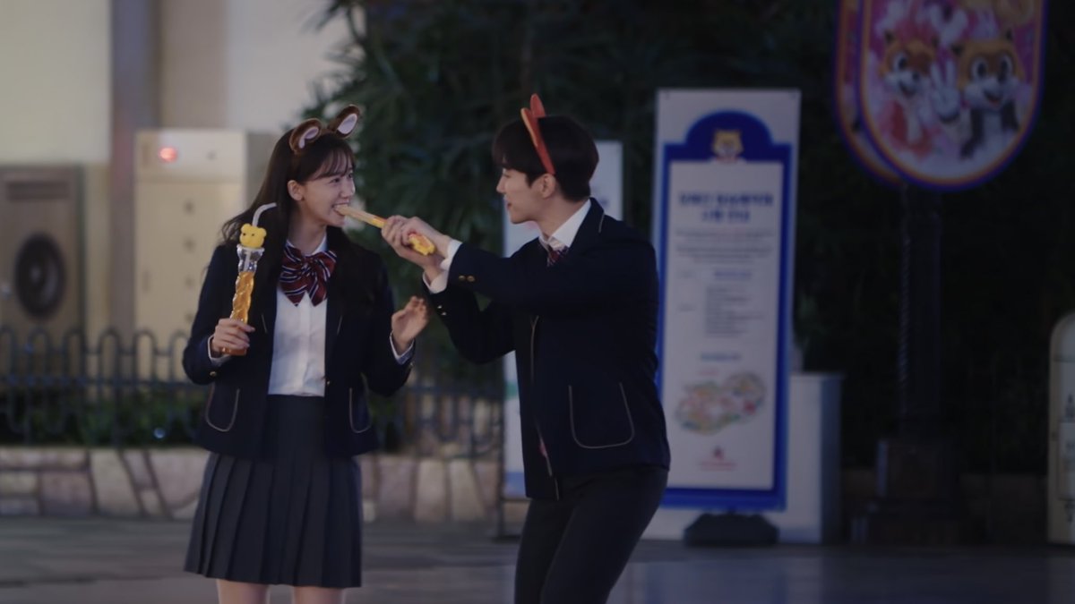 chaesongrainn's tweet photo. cant stop replaying their amusement park date.. one of my favorite tropes and they more than delivered 🥹

#임윤아 #LimYoonA #LeeJunho #이준호 #KingTheLand #킹더랜드 #KingTheLandEp14 https://t.co/ycAC7SHMK1