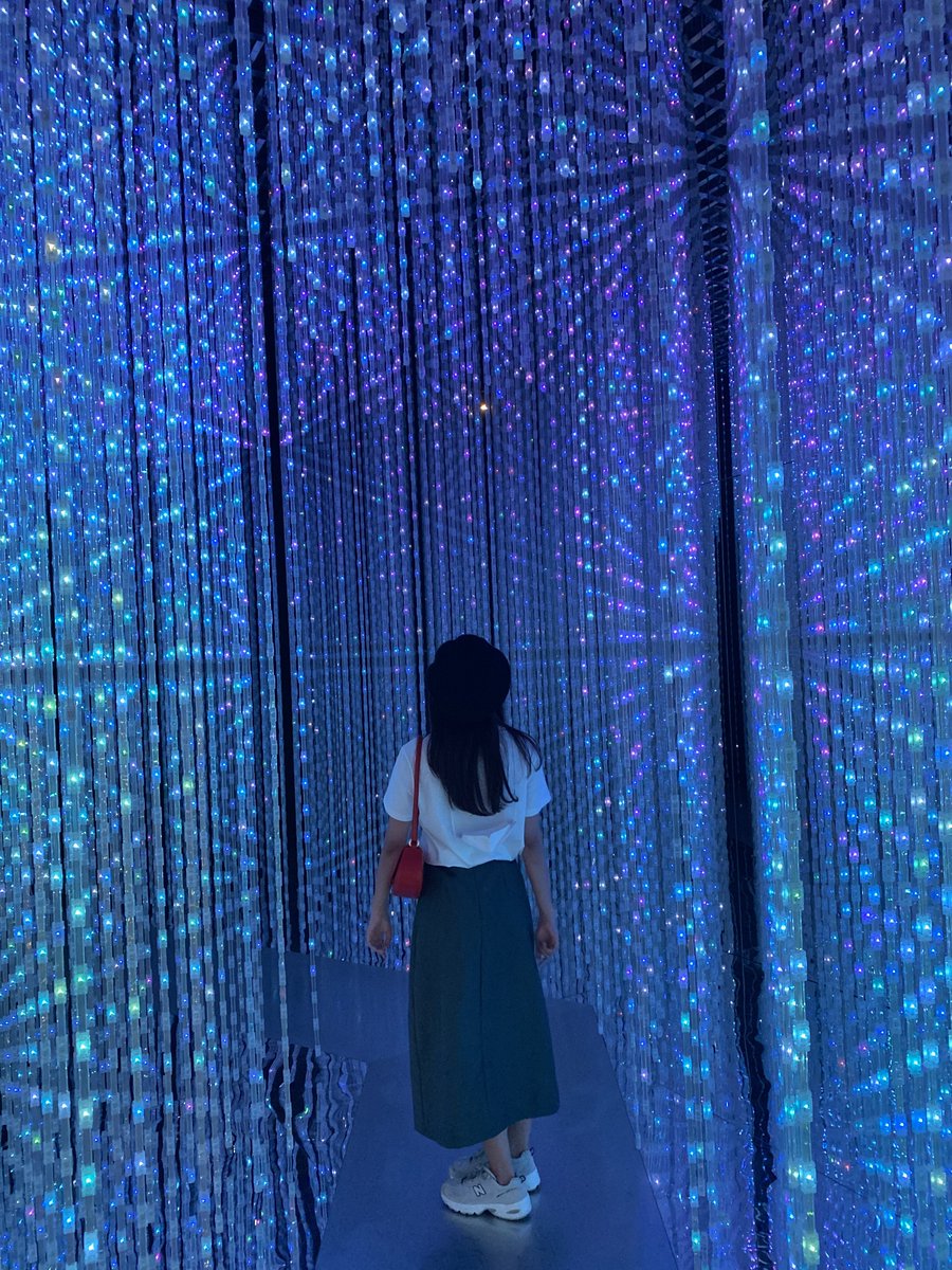 julythirteen3's tweet photo. นิทรรศการ future world ที่ ArtScience museum เหมาะสำหรับคนชอบเสพงานศิลป์ ตอนแรกคิดว่าอยู่ไม่นานแต่อยู่ในนี้เกือบ2ชั่วโมง แนะนำให้ซื้อบัตรล่วงหน้า เราซื้อผ่านklook เพราะว่าตอนเราไปถึงบัตรหน้าเคาเตอร์ก็มีsold outนะ บัตรวันจันทร์-พฤหัส ถูกกว่า #รีวิวสิงคโปร์ https://t.co/zcKYiXR4E3