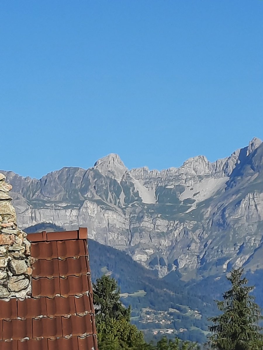 Calypso9904's tweet photo. Soleil ce matin !! Je partage mais je ne suis pas aussi matinale que vous Pascal !! Belle journée à vous et à Ozzy, et à tous !! https://t.co/qzz13f4OBO