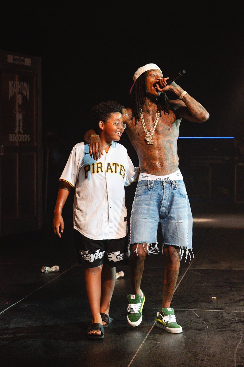 wizkhalifa's tweet photo. Having the best nights of my life wit this kid. https://t.co/prm6Ph5abz