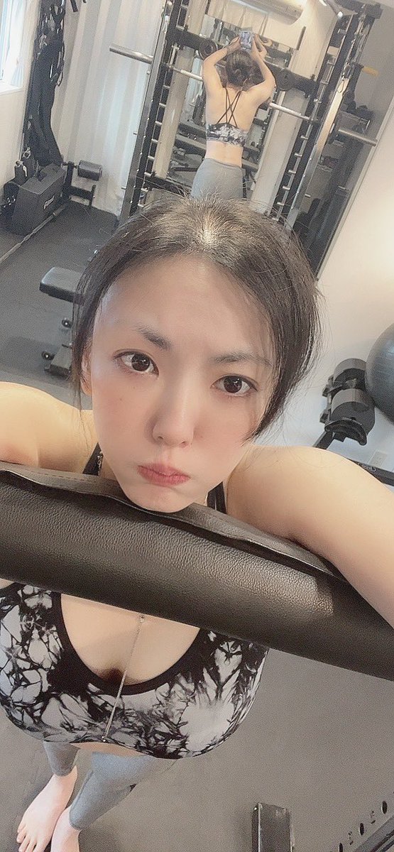 0316kei's tweet photo. 今日もジムに無事に行ってまいりましたー!
あ、暑すぎる🥵
そして山口トレーナーに虐められた😂😂😂😂
9月までにもう少し絞りたいけど鬼畜だー!!
#パーソナルジム
#projectak2
#ジム
https://t.co/RX65y7JYSu https://t.co/h86cVvFsSJ
