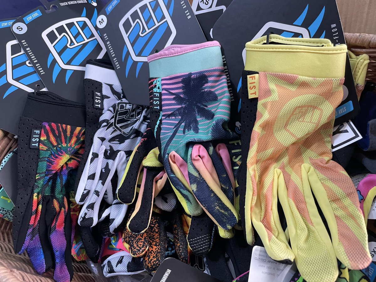 dirty__mac's tweet photo. 夏物各種在庫あります!
#fistarmy
#fisthandwear
#maccycles
#フィストグローブ
#マックサイクルズ https://t.co/arsbo2ILkt