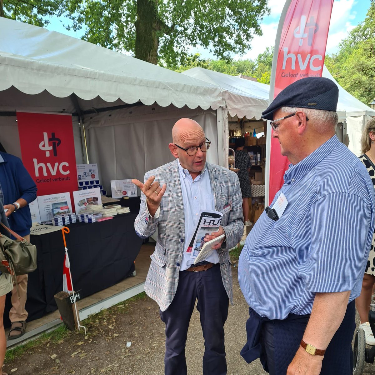 StichtingHVC's tweet photo. @Ellenv_H @AnSophEls En óf hij er stond! 😀 #vrijwilliger #dankbaar https://t.co/CH69kpkSab