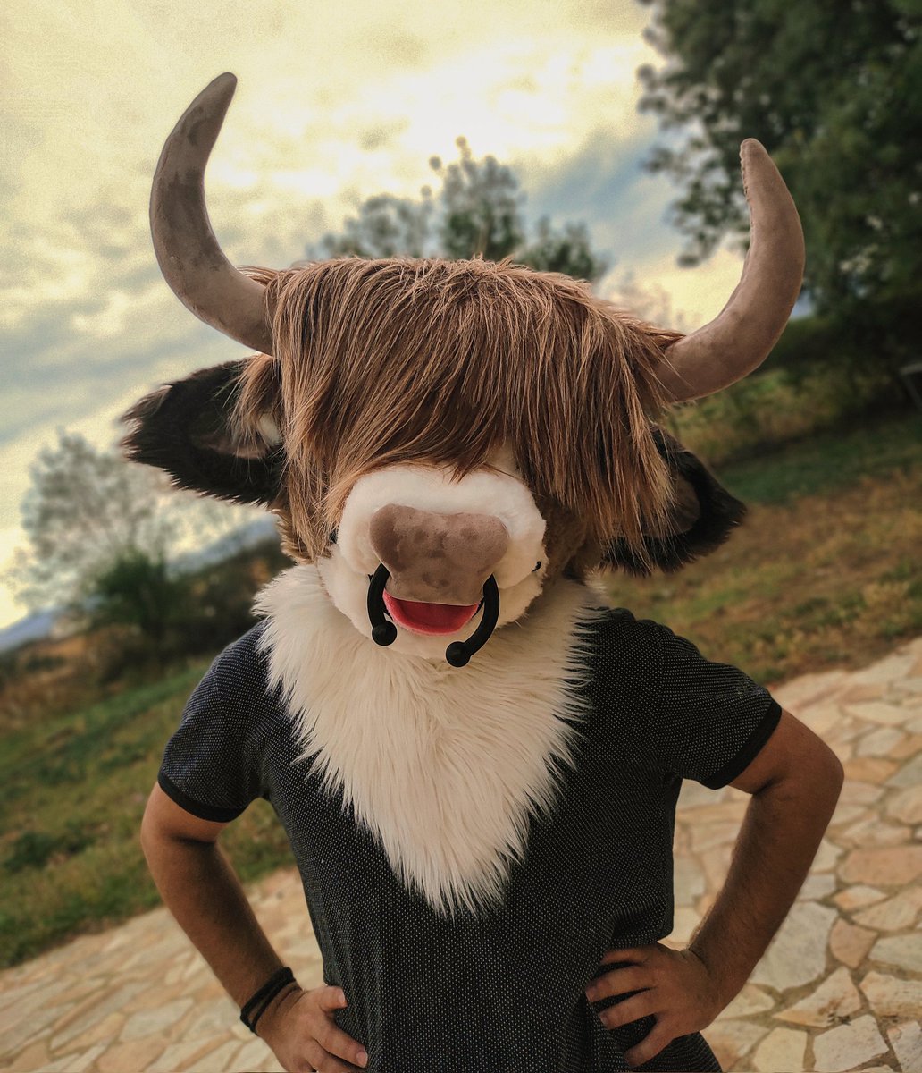 Fastest moo in the West
✂️ = <a href="/_Elkyrie/">elk 💤 || leaving</a> <a href="/LuckyGriffin/">💖Griffsnax💖 @ CFZ</a>
🐂 = <a href="/leohariart/">🌾GIB 🌿 ⏩NFC2026</a> (suit stand-in)
#FursuitEveryday #fursuit 

I've chosen a name! But I'm still trying to figure out the proper way to spell it...