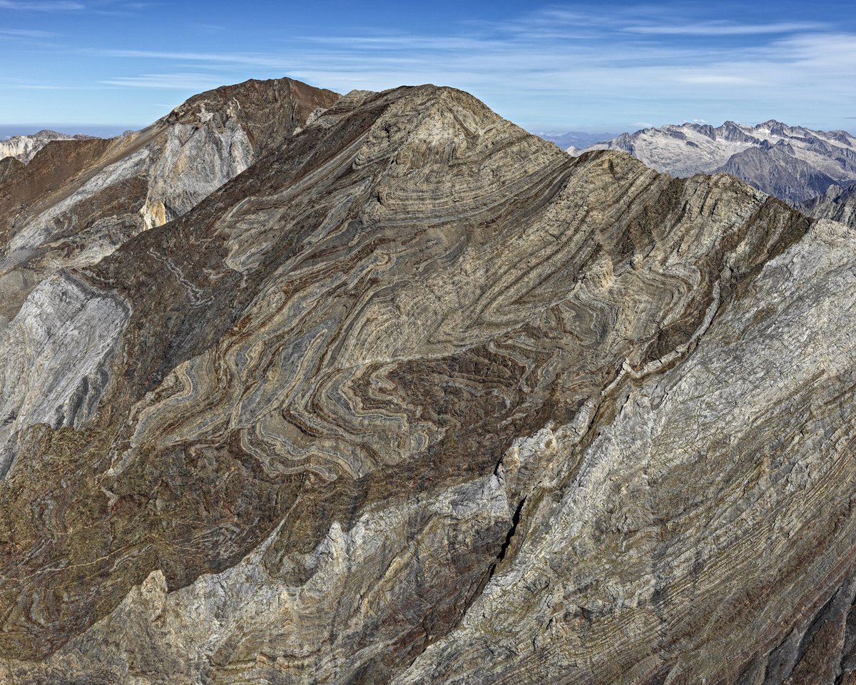 EdmaierAerials's tweet photo. Aerial of the Lardana massif in the #Pyrenees, Spain.  A unique location for all those, who like structural geology, #tectonics (with plenty of folds, faults). It is the result of two orogenies.
#Geology #structuralgeology #earthscience #geologist  #pirineo #naturalhistory #earth https://t.co/pFmUUy6vXF