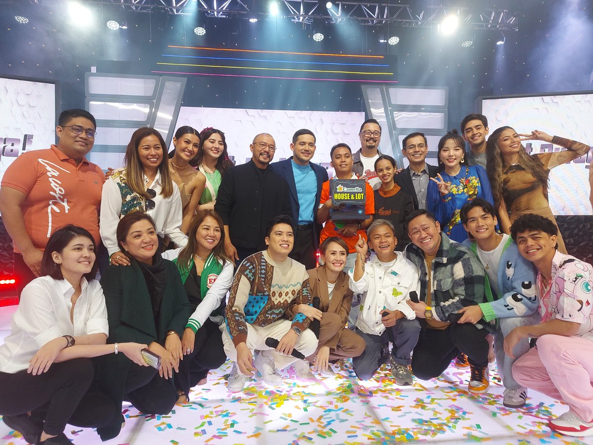 Happy anniversary, Eat Bulaga!

#PaoloContis #IskoMoreno #BuboyVillar #GlaizaDeCastro #CassyLegaspi #MichaelSager #CharizSolomon #BetongSumaya #KokoyDeSantos #YasserMarta
