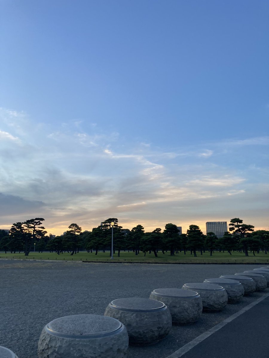 Waseda_ChocoEt's tweet photo. 7/29(土)夕方からサークル初活動皇居ランを行いました！
ランとはいえ、ゆっくり走ったり歩いたりと、のびのびと運動しました！
夕方涼しくなってから風を感じることができて気持ちよかったです〜🌱

運動が得意じゃない方や走るのが遅いって方もご心配無く！ぜひ皆さんも一緒に走りましょう〜🏃‍♂️ https://t.co/VFRYb34hs9