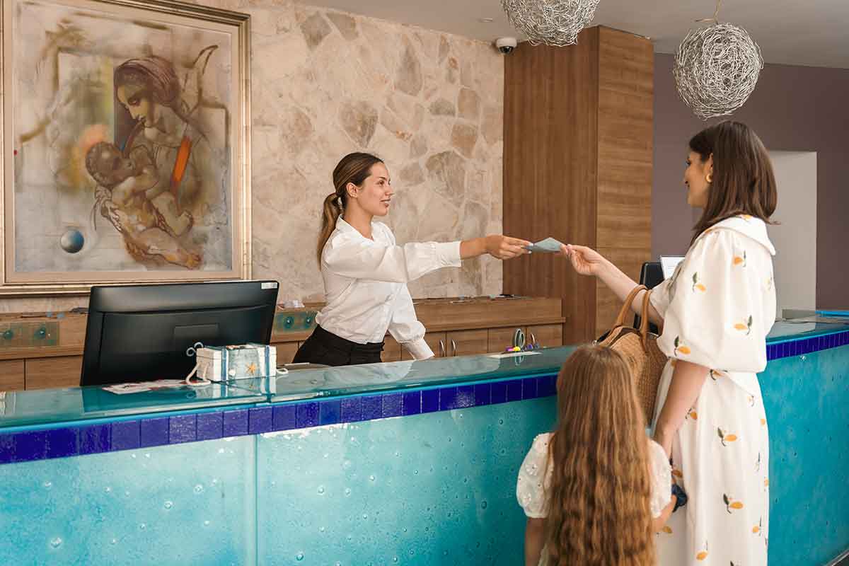 TUmagazin's tweet photo. Hotel Aleksandar, Budva – zelena prestonica leta: https://t.co/FnAAPR8GHd

#hotelaleksandar #budva #montenegro #crnagora #leto2023 #letovanje2023 #hgbudvanskarivijera #visitbudva #turizamiputovanja #tumagazin #adriaunique #turistickeagencije #turistickaagencija #turagencije https://t.co/I7sbs2WrTu