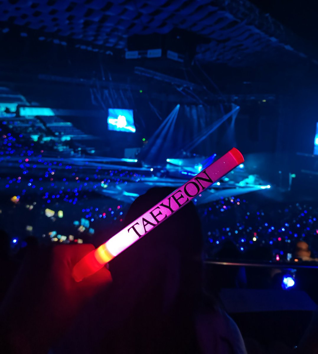 capsowon's tweet photo. Nagdadalawang isip ako kung tatakas nalang ba ko kahapon since walang bumbili tix ko, voila #TheODDOfLOVE_in_MANILA https://t.co/FPt7neXj4T