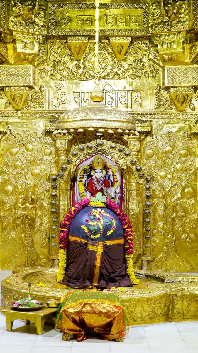 Somnath_Temple's tweet photo. श्री सोमनाथ महादेव मंदिर,
प्रथम ज्योतिर्लिंग - गुजरात (सौराष्ट्र)
दिनांकः 31 जुलाई 2023, अधिक श्रावण शुक्ल त्रयोदशी एवं चतुर्दशी  - सोमवार
मध्याह्न शृंगार
07233958
#AdhikMaas
#somnathmahadev
#somnathtemple
#shree_somnath_trust
#Somnath_Vastra_Prasad
#Pratham_Jyotirling
#mahadeva https://t.co/WvE4Evu7N7