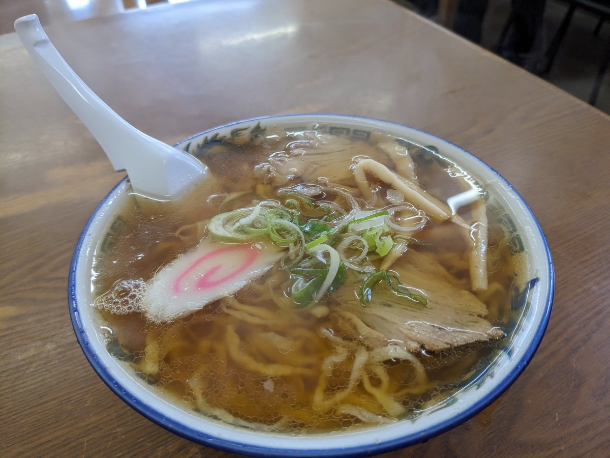 Sano_gas's tweet photo. 佐野市久保町にある赤見屋本店様は、青竹手打ち製法を守り続ける昭和29年創業の老舗です🤔お店のラーメンは、どの世代にもうける昔なつかしの中華そばで、その味を求めて芸能人も多く訪れるようです😲是非、１度味わってみて下さい😋💛　＃佐野市　＃佐野駅　＃佐野ラーメン https://t.co/C4um9eeUeP