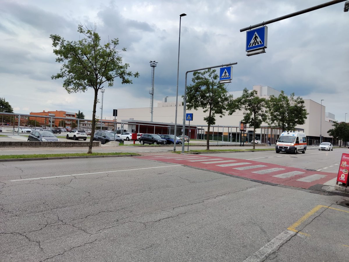 Riccardi_FVG's tweet photo. Accordo #Cro/#Asfo:arredi e attrezzature all'avanguardia, un ambiente funzionale per pazienti e personale. Nuovi ambulatori e #ospedalePordenone, 18 postazioni per chemioterapia, trattamenti oncologici innovativi attrezzature per 3 mln Medicinanucleare
@regioneFVGit @CroAviano https://t.co/YYPzaZ9EOh