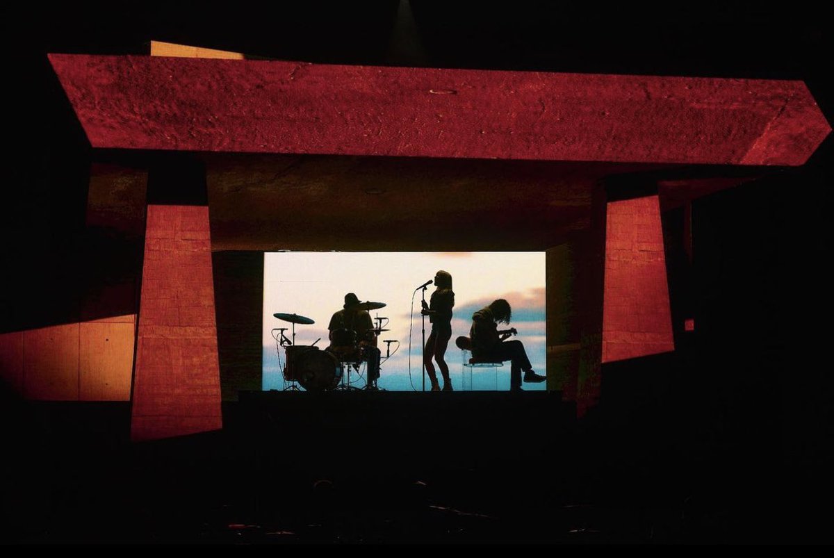 paloma (@okayfinepaloma) on Twitter photo need to know who is in charge of paramore’s tour set design & production because they literally created a tangible dreamscape on that stage 😩 need to know who is in charge of paramore’s tour set design & production because they literally created a tangible dreamscape on that stage 😩