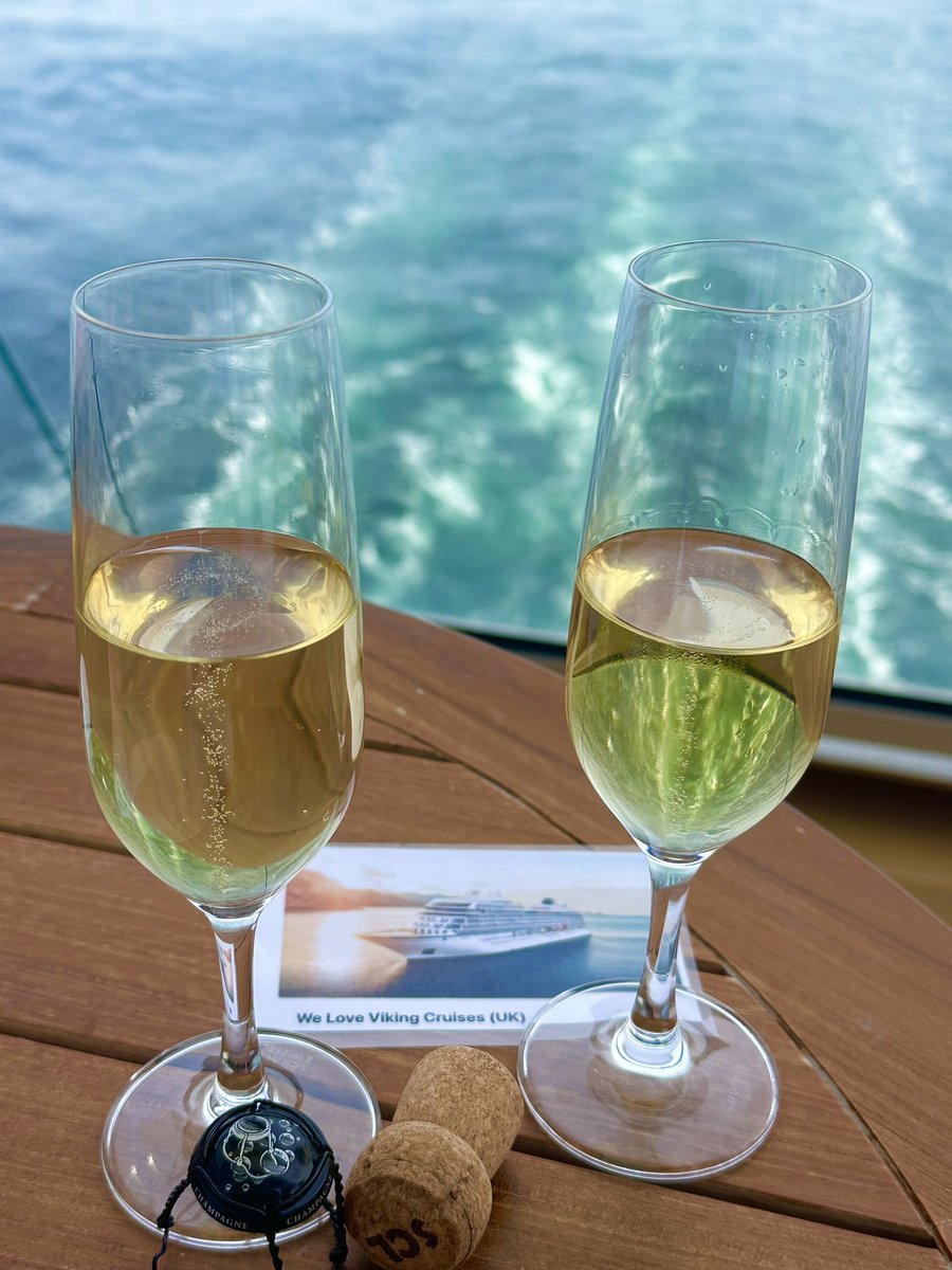 Cheers to the new week where will your cruise dreams take you? 
📸🥂on the St Lawrence River 
#MondayMemories 
#wakeview 
#EasternSeaboardExplorer #VikingNeptune 
#myvikingstory
#VikingOceanCruises 
#wanderlust #canada #sceniccruising #cruise 
#VikingCruises #makingmemories