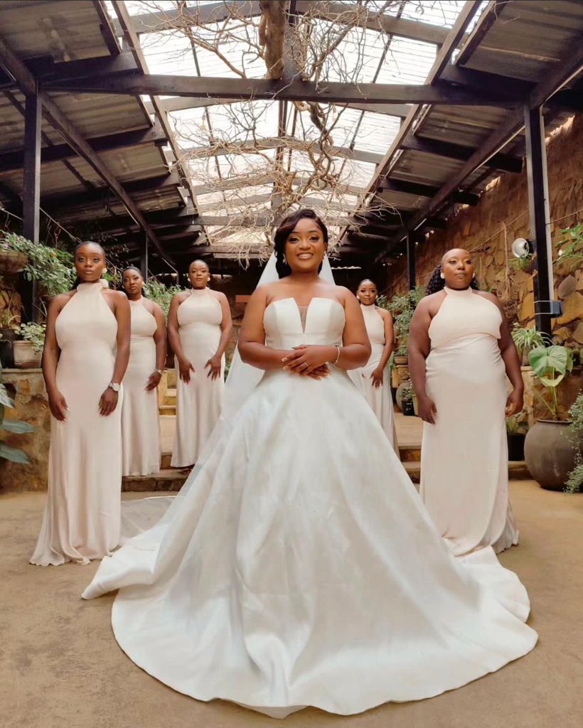 I’m still in disbelief that we pulled our wedding off In Elegance and style!
Huge thanks to my bridesmaids @auntie4nthayia @toets25 <a href="/annieumali/">Annie O umali</a> @ellemak_music @fifi_le_chic_  <a href="/misswezwez/">QueenCocoa</a> you guys made our day extra special!! I love you all sooo much!❤️❤️❤️