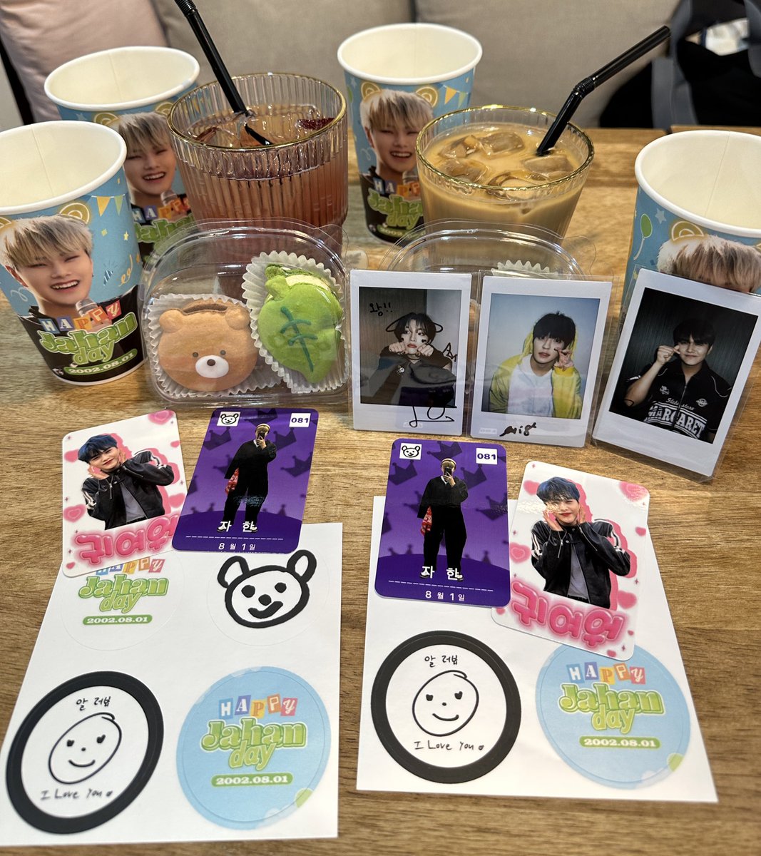 BlueBlood_0408's tweet photo. 오늘 시간이 있어서 카페에 왔엉 💗 
@RedHeart1120 

#HappyJahanDay
#킹덤 #KINGDOM #자한 #JAHAN

@2002agiya @IM_O81 https://t.co/7h4u1ruvwO