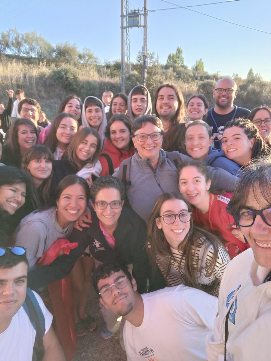 hijasdejesus_es's tweet photo. En camino hacia la #JMJLisboa2023 #JMJ2023
📌 Ilusión 
🪔 Entrega a Jesús 
😁 Alegría 
🔈Juntos en #Iglesia
❓Qué nos querrá decir el Señor en esta semana? https://t.co/BTNRl56HRG