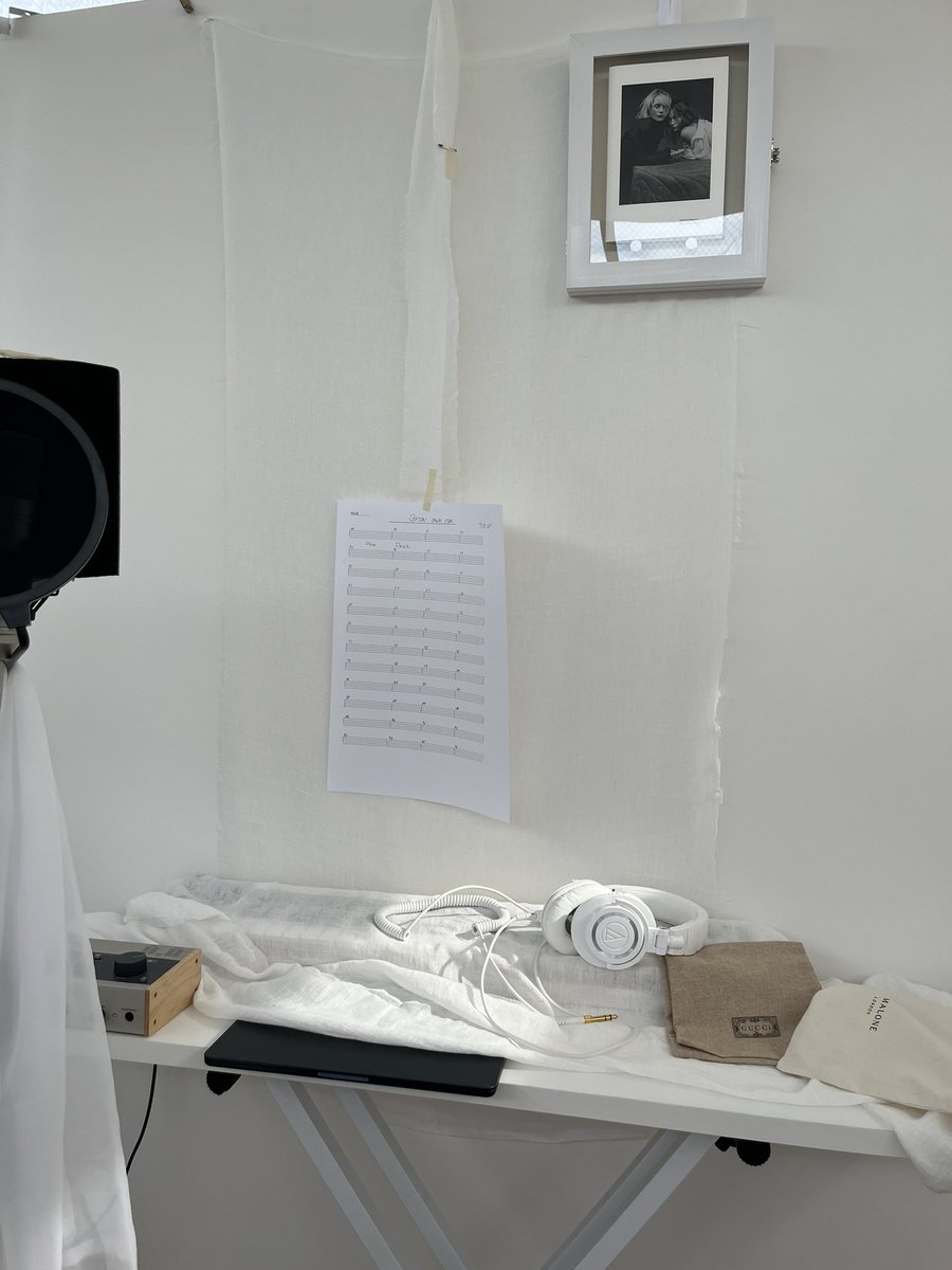 khan_musician's tweet photo. I just recorded and sent new song now.
なかなか出来なかったなーと感じてたけどよく考えたら7日でUPたから自分を褒める
だいすきな #IsabelleHupper 🩵見ながら💫#KateBarry 撮影の #portrait
#music #singersongwriter #actor #studio #DTMT #pop #beat
⬇️
https://t.co/ZndQ0XAlNi https://t.co/wSfrNAcaDa