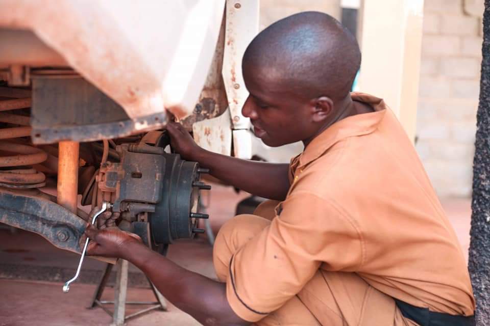 FixnRev's tweet photo. At FixnRev we  offer brakes repair and replacement services  at competitive rates.Please come give us a go. https://t.co/YFZXRlkt0C https://t.co/uHvtiaUh8m