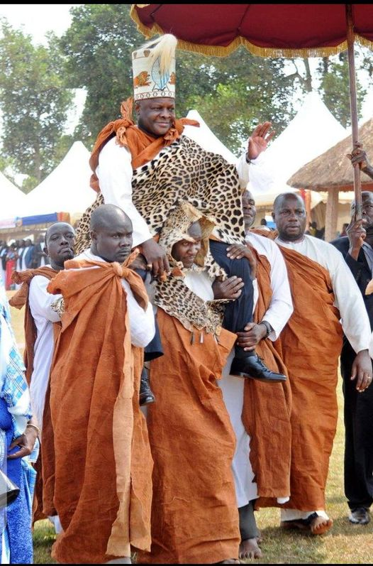bbstvug's tweet photo. Ayi Nnyinimu, Ssaabasajja Kabaka Ronald Muwenda Mutebi II, ffe abaweereza bo wano ku Terefayina yo bewasiima tuweereze nga tusinziira ku Masengere, tukuyozaayoza olw’okutuuka ku kkula ly’emyaka 30 ng’ olamula Obuganda. Yogaayoga Nnyanja Temanyirwa…… #AmatikkiraAt30 #30KuNnamulondo