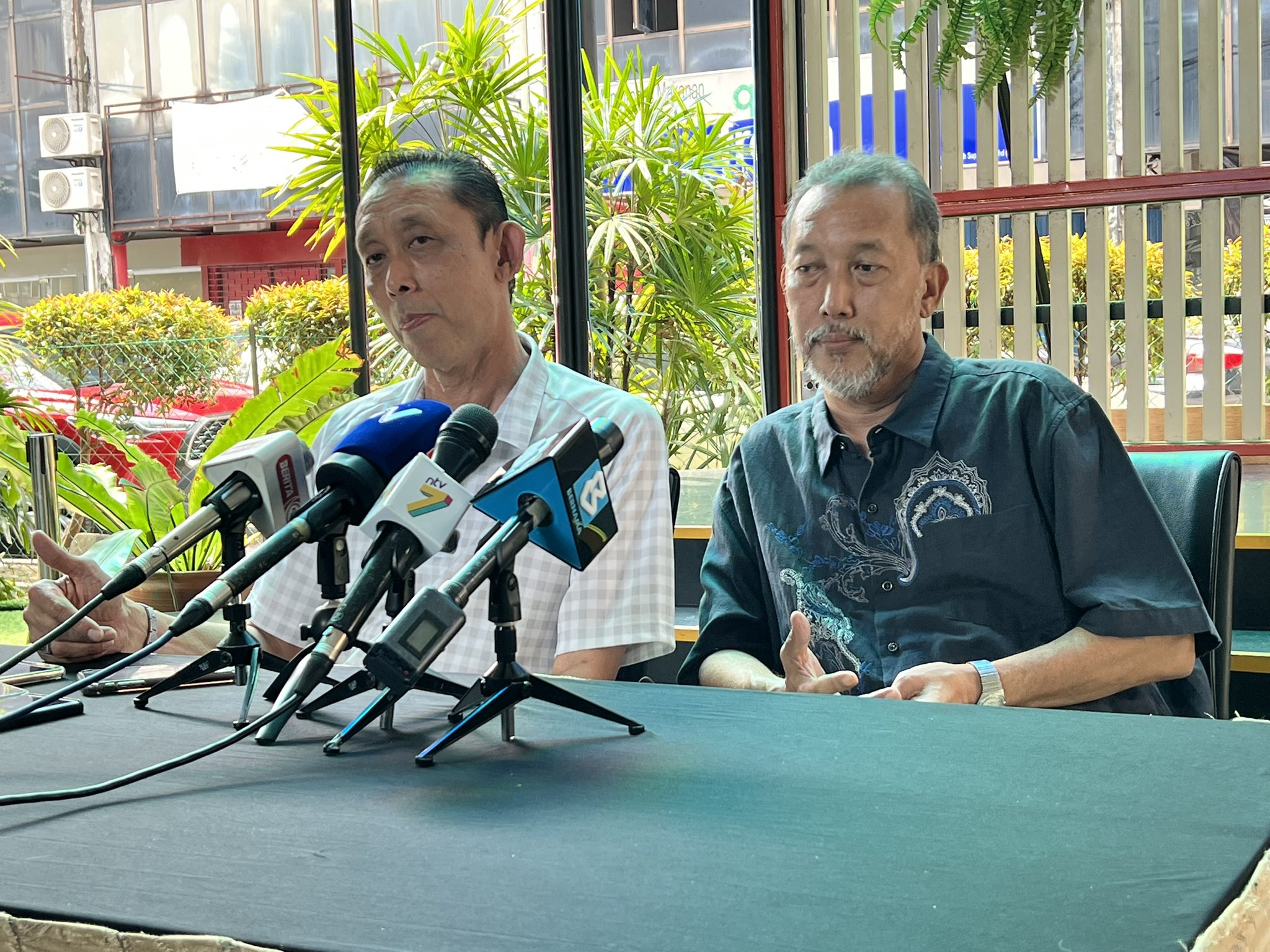 respectful rivalry: Rio Ferdinand and Sergio Aguero (©Gallo Images)
